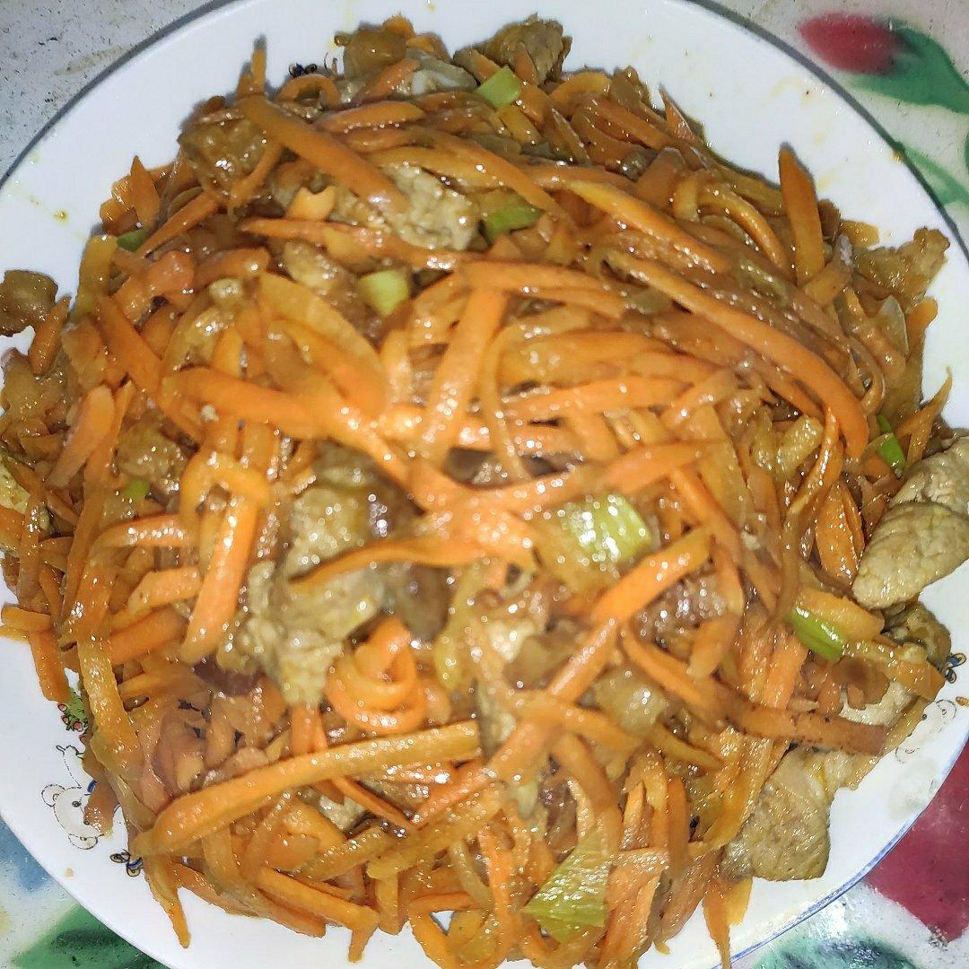 快手菜  胡萝卜丝炒肉