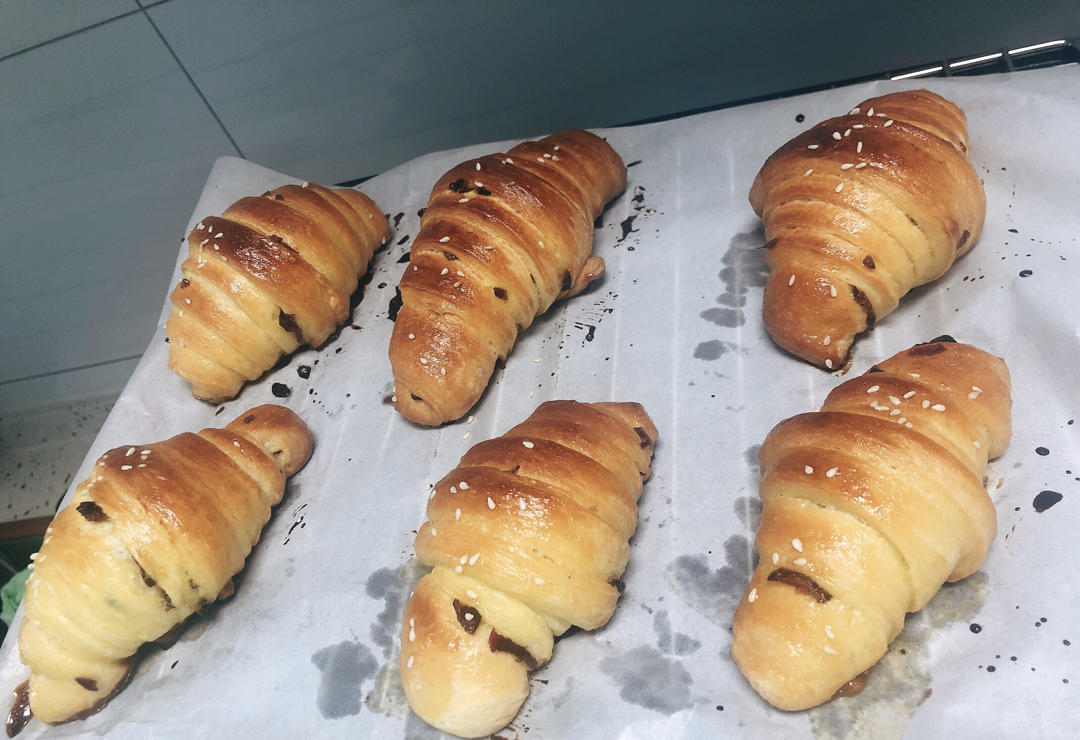 低糖低脂牛角面包 （简单手揉版）