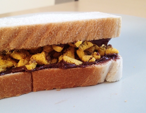 早餐谷物粒的三明治吃法的做法