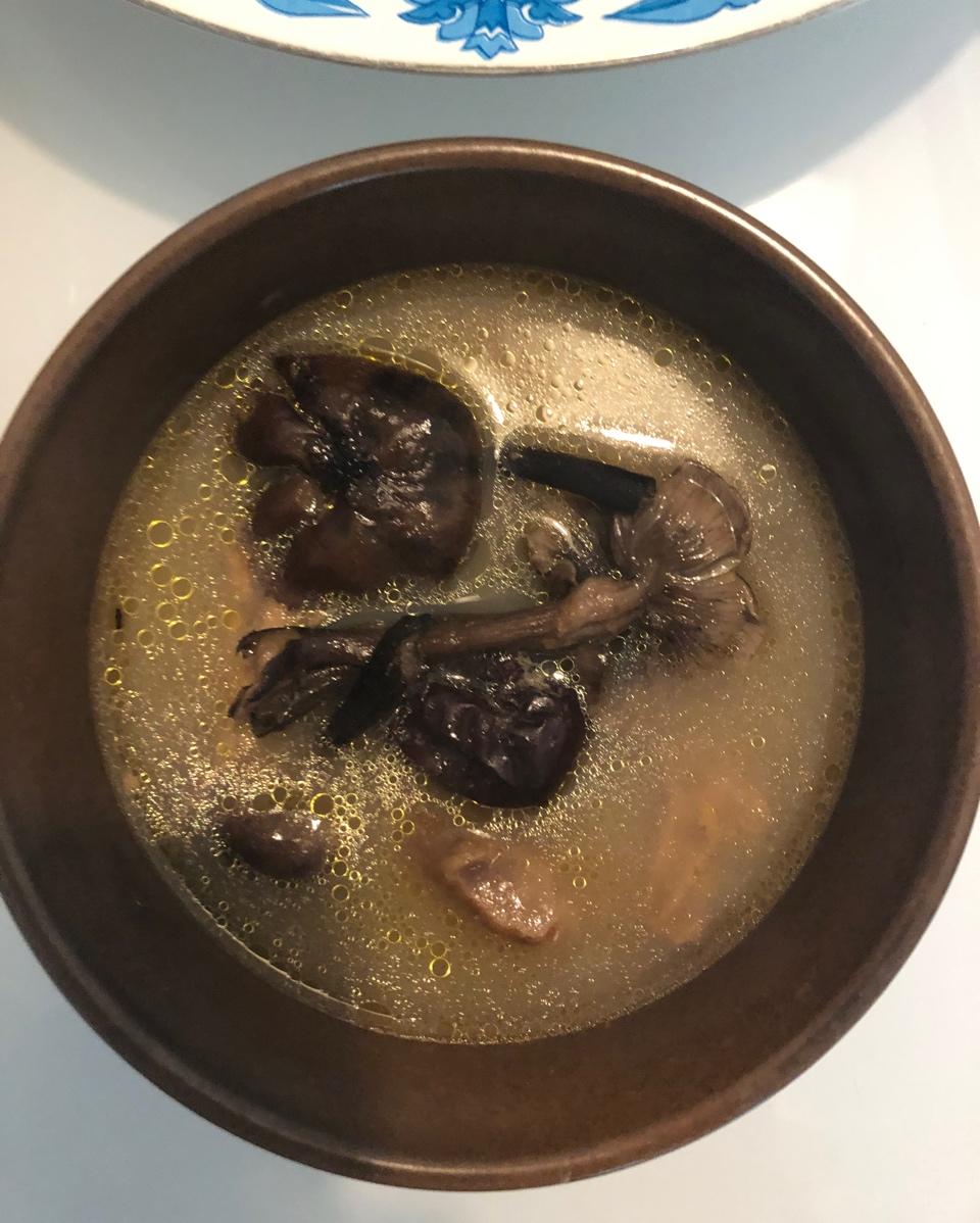 香菇炖鸡汤