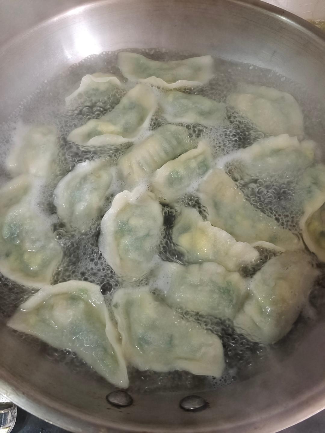 窍门多多的韭菜虾仁素三鲜水饺