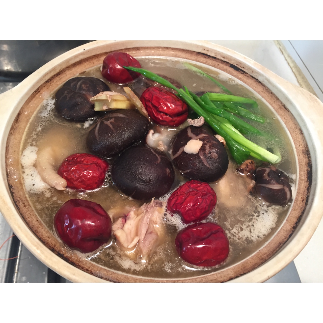 香菇鸡砂锅，低脂高蛋白，暖心暖胃