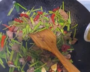 😋春天才有的超级香的野芹菜炒牛肉的做法 步骤8