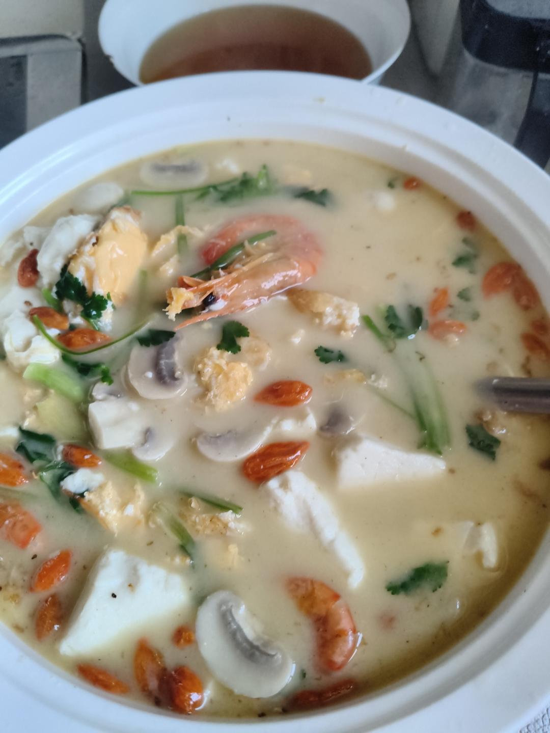奶白鲫鱼豆腐汤|一条鱼最后的温柔