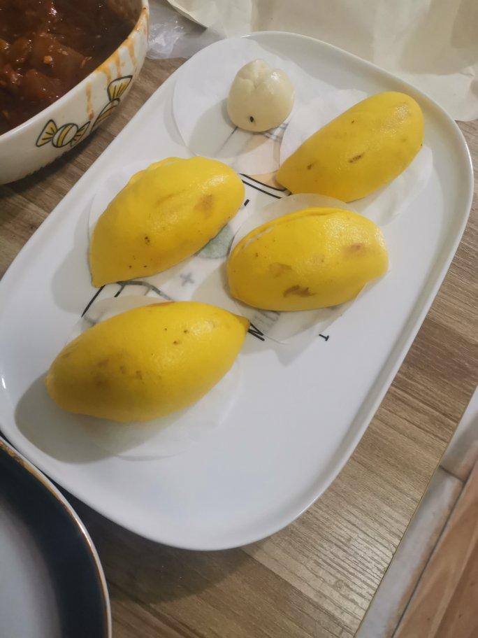 萌萌哒的剥皮香蕉馒头