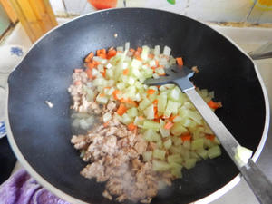 莴笋肉末凉拌米线的做法 步骤7