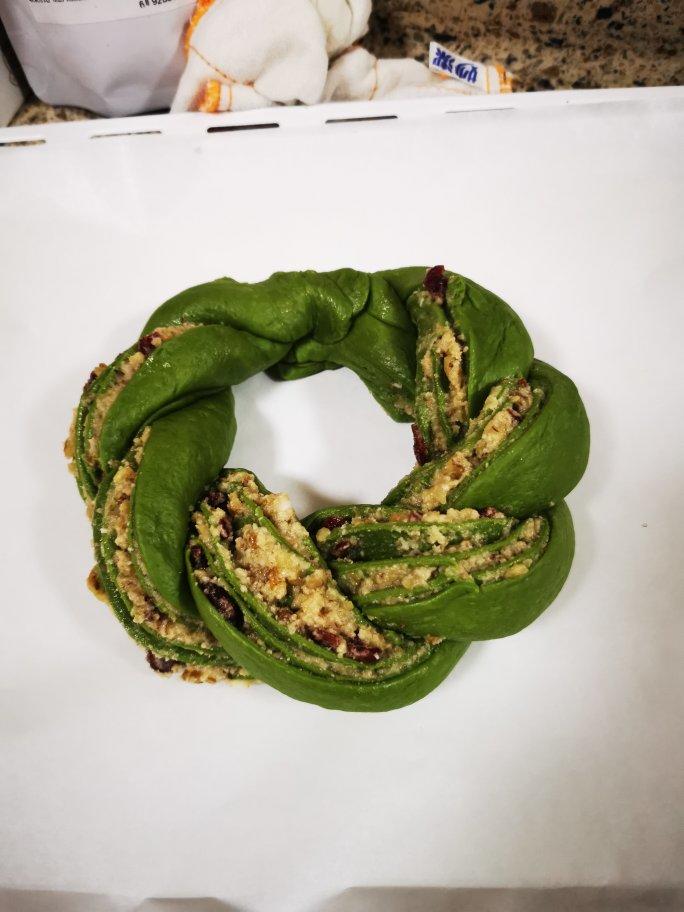 抹茶蔓越莓花环面包