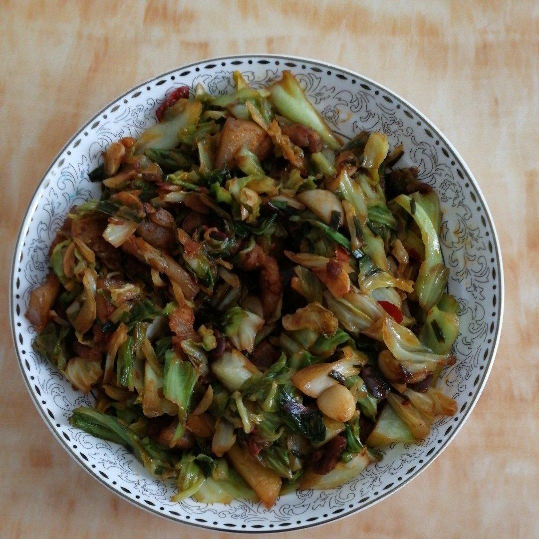 五花肉炒手撕包菜