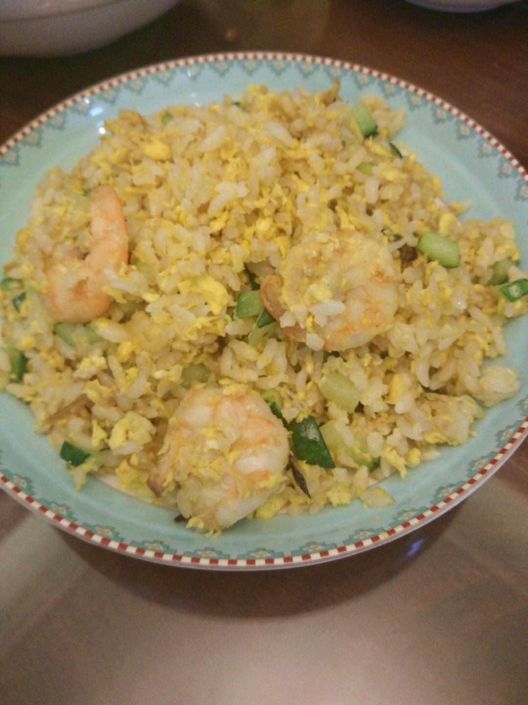 快手金黄虾仁炒饭