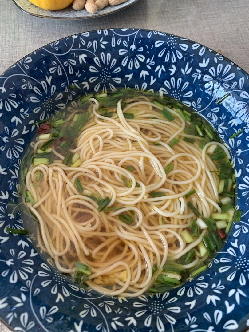别具风味又回味无穷的阳春面（10分钟做快手热汤面）🌺