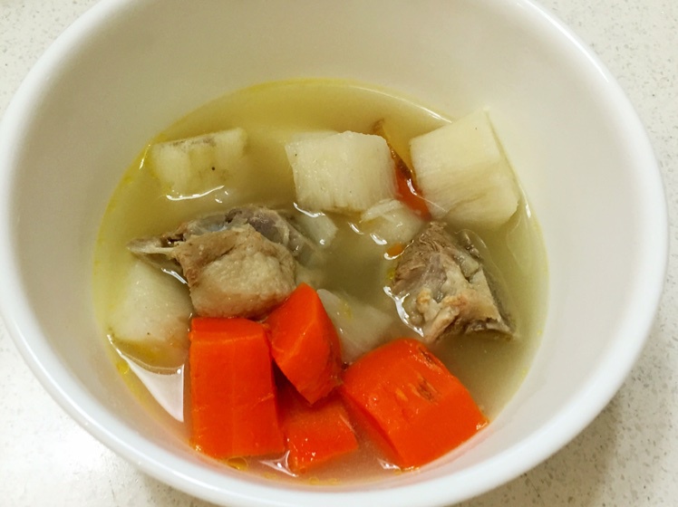 胡萝卜淮山排骨汤