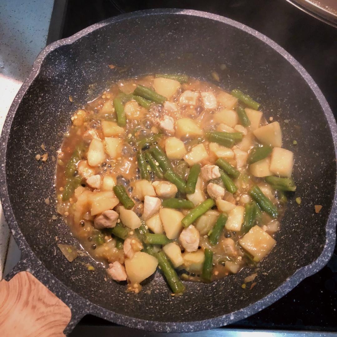 土豆豆角炖鸡肉