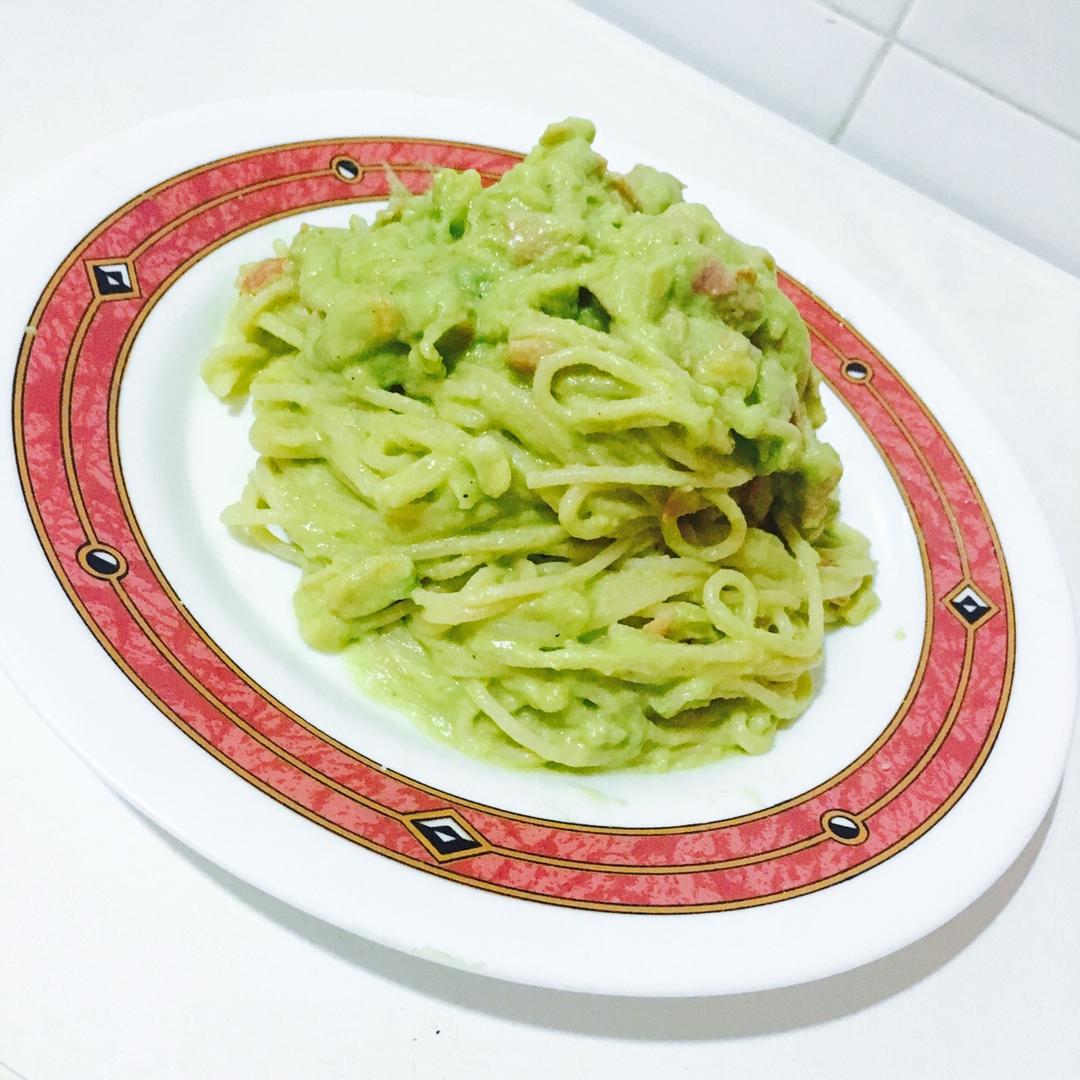 小清新牛油果火腿意面