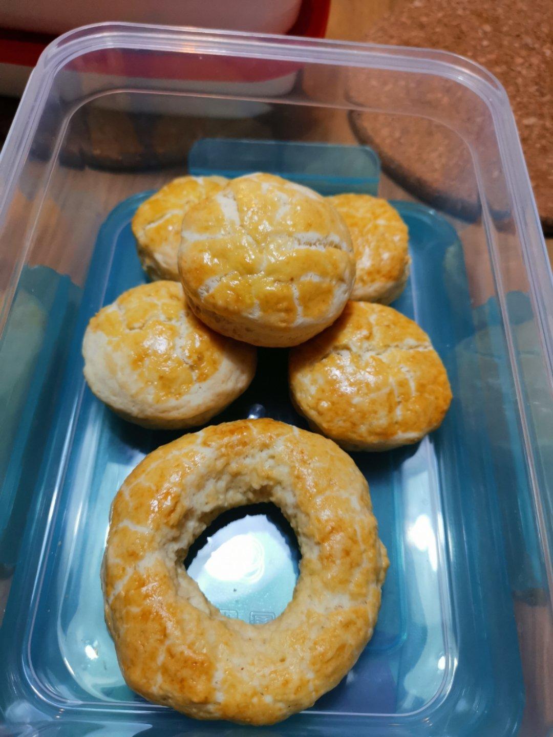 【视频】3分钟 奶油司康Scone(可能是世界上最快手的司康) 消耗淡奶油～