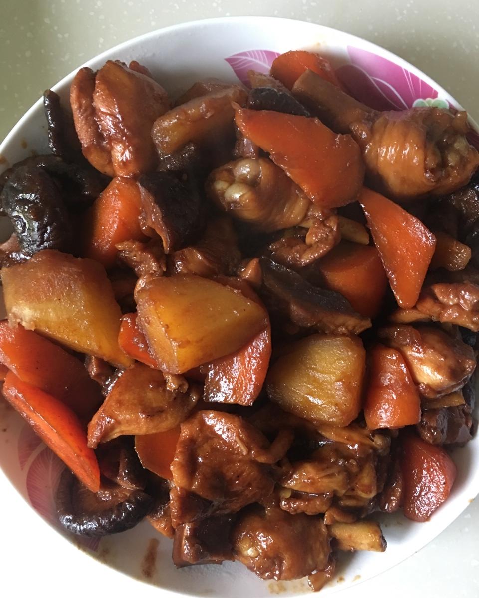 土豆香菇炖鸡腿