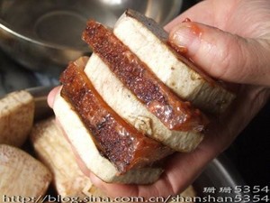 肥猪肉焖炭步芋头的做法 步骤9