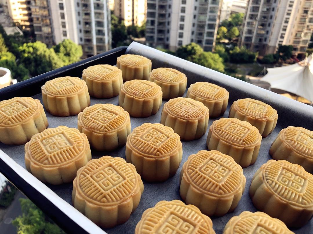 广式月饼—蛋黄莲蓉月饼