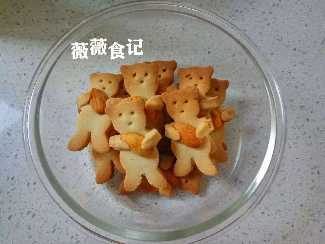 孩子们喜欢的泡芙草莓蛋糕来了