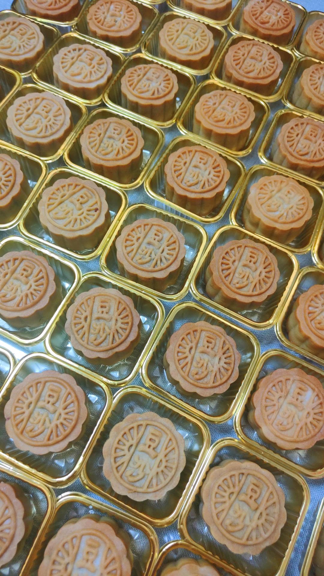 广式月饼（红豆沙蛋黄馅）