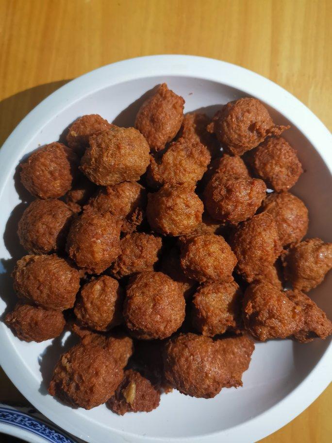 酥炸肉丸子