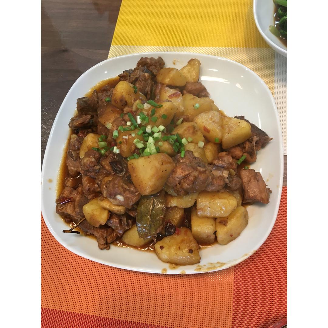 川味土豆烧排骨