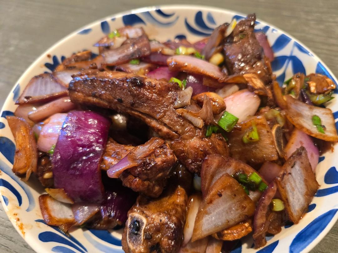 洋葱红烧排骨