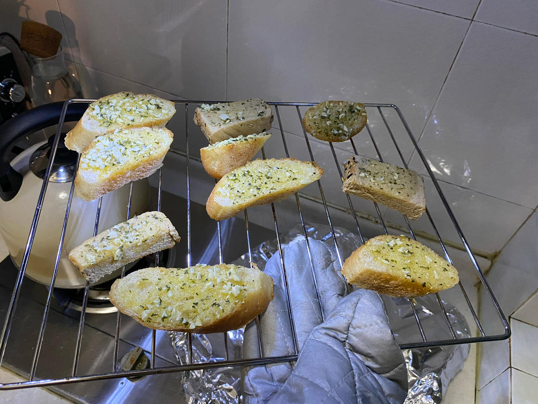 「蒜香面包片」土司、法棍这样加工超好吃