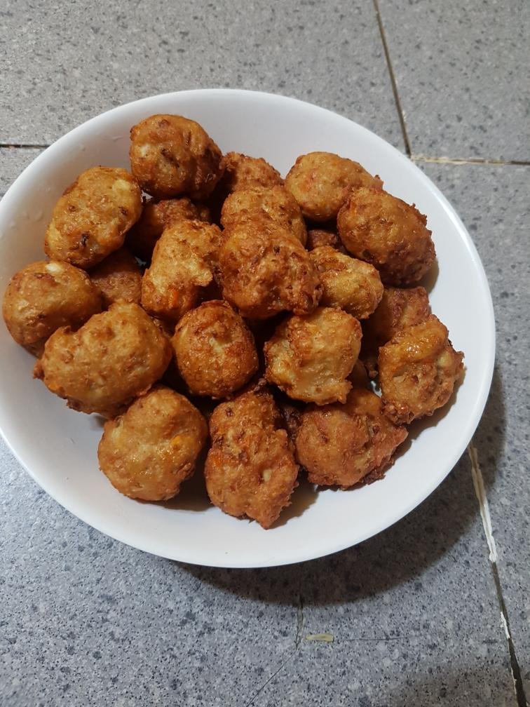 炸肉丸的做法