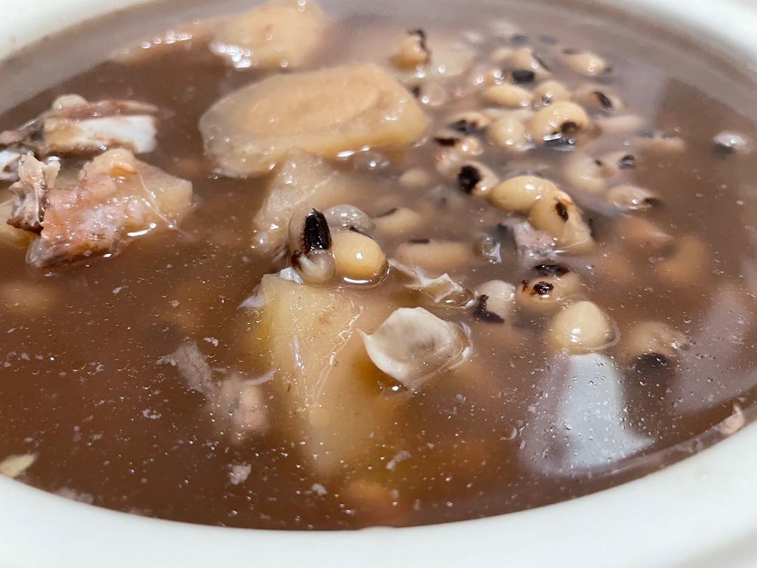 简单的鯪鱼粉葛眉豆汤的做法