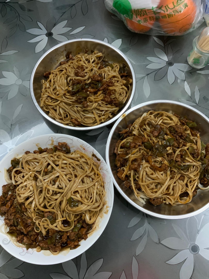 一周美食不重复🍜今天吃秒光的蒜苔肉沫拌面