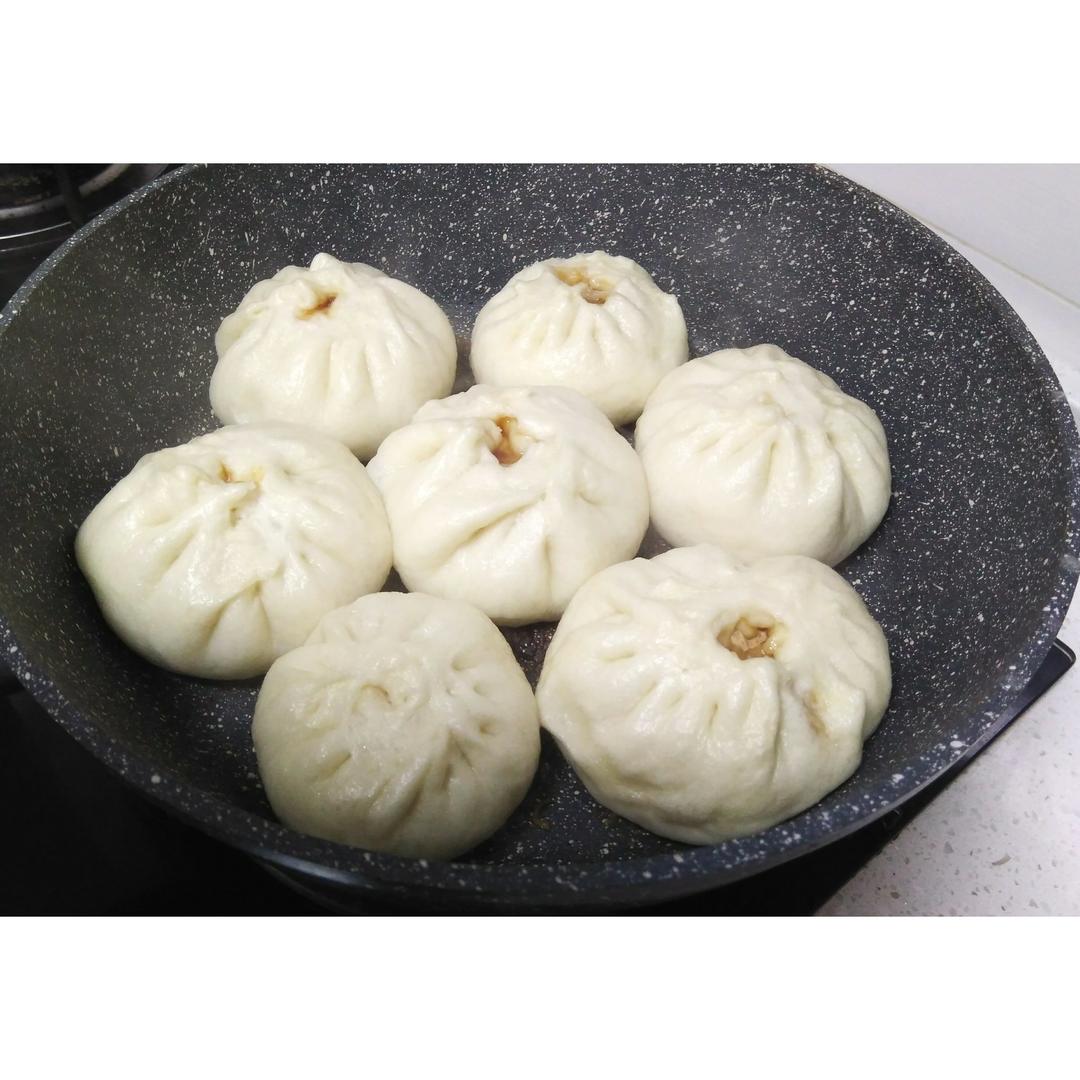 松软多汁的肉包子