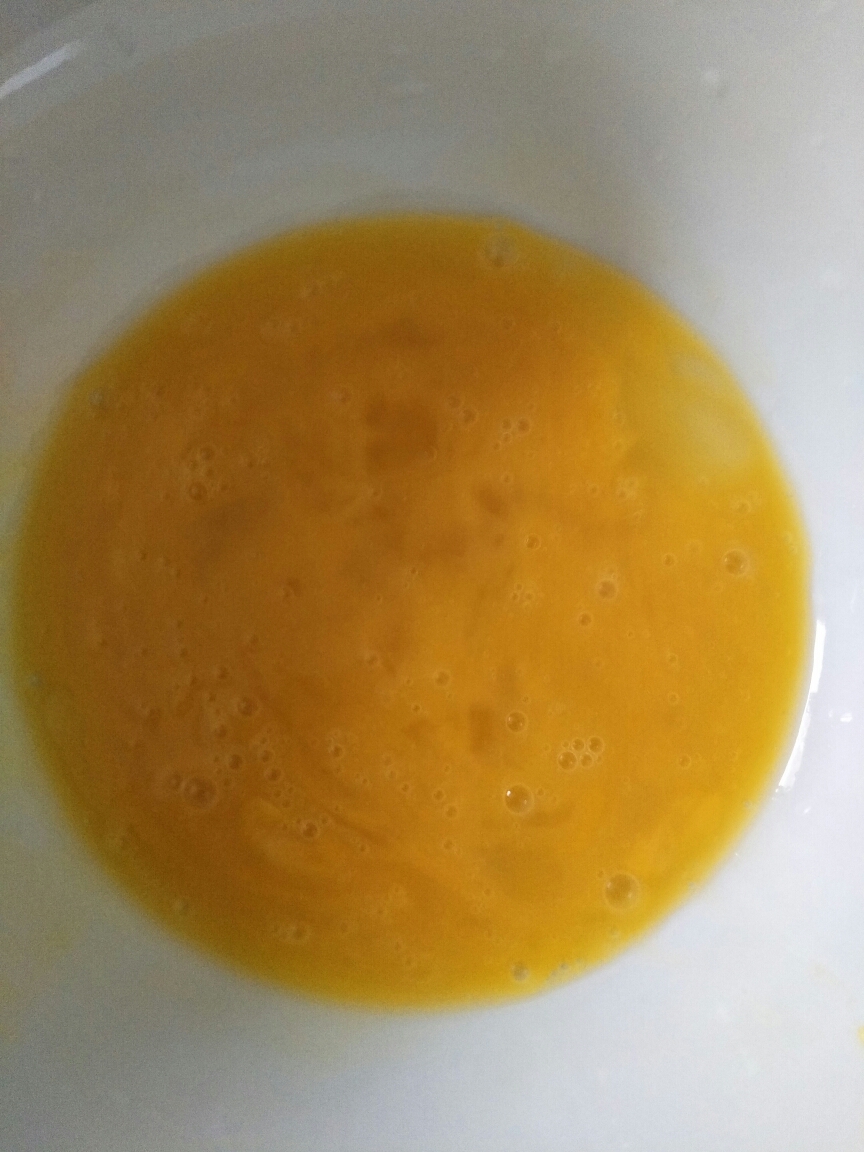 多汁西红柿炒鸡蛋汤的做法 步骤3