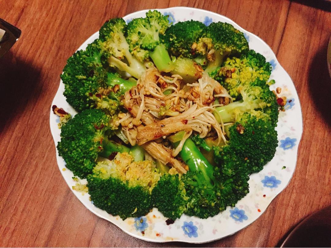 西兰花拌金针菇