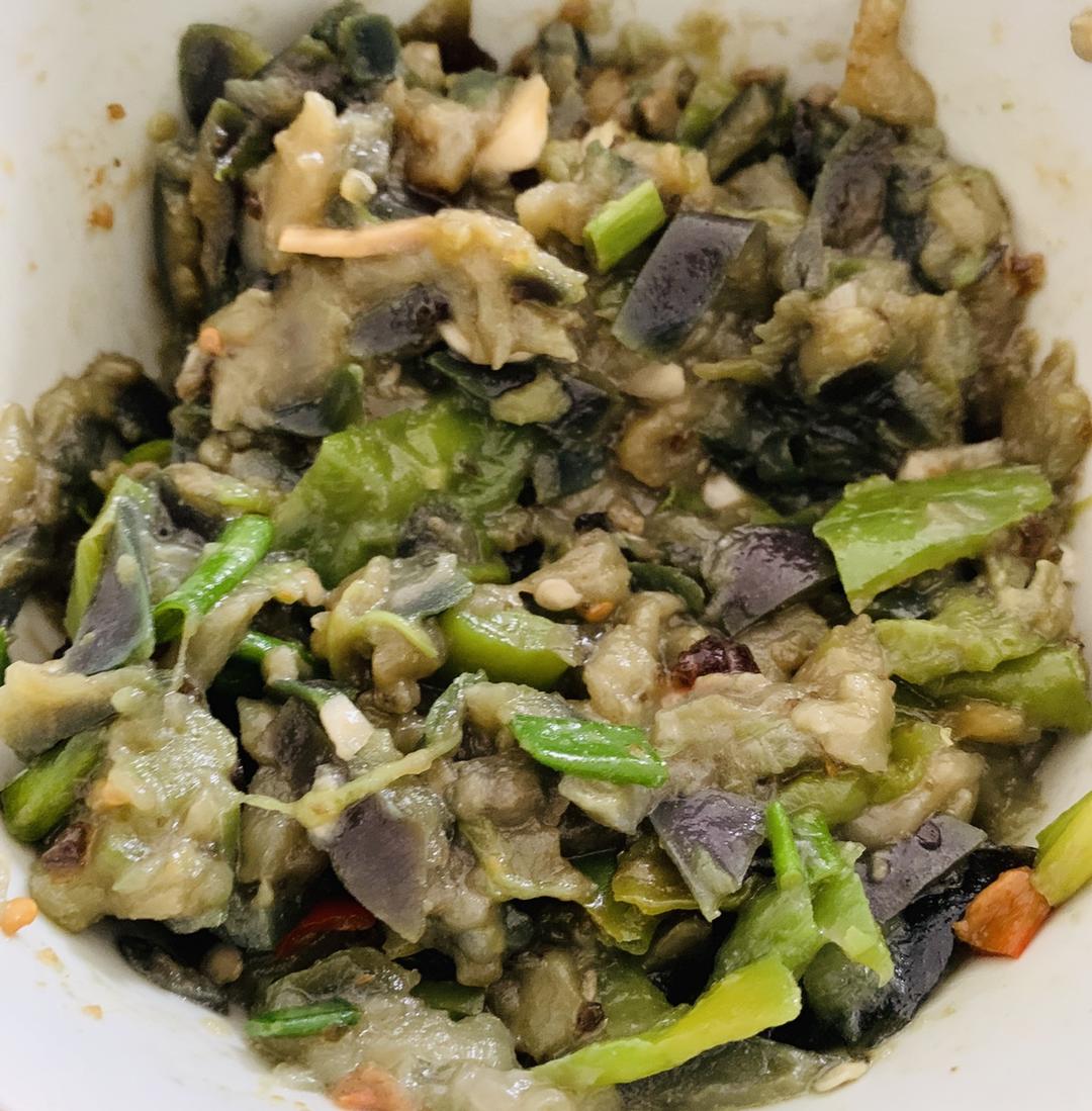 特色湘菜擂辣椒茄子皮蛋