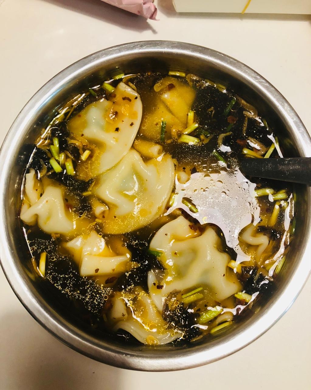 酸汤水饺