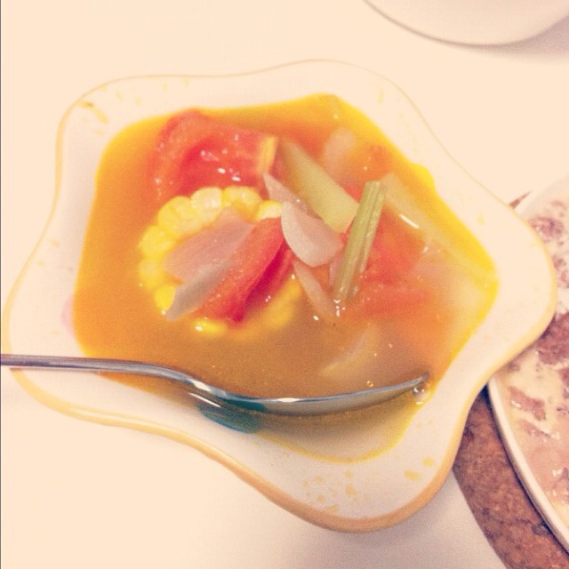 番茄玉米蔬菜汤