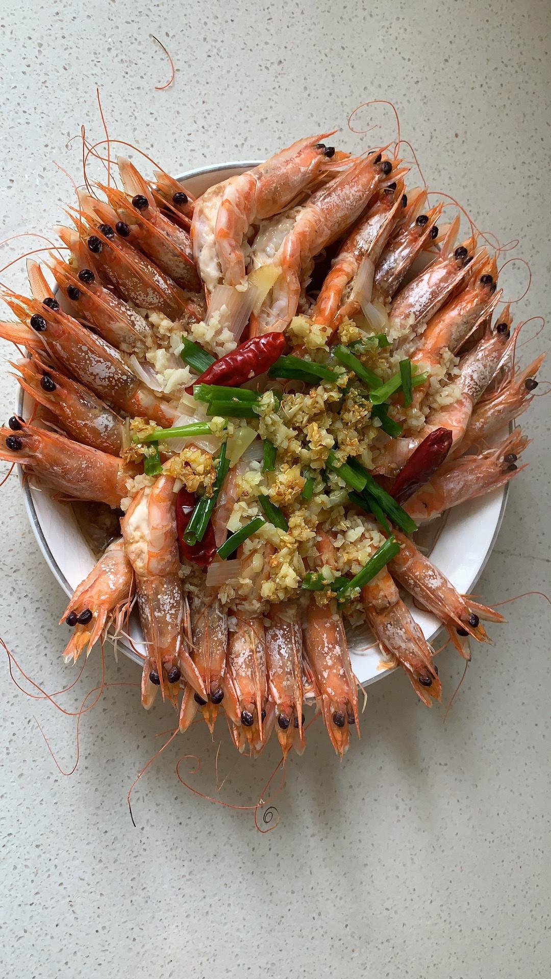 【蒜蓉蒸虾的做法步骤图,蒜蓉蒸虾怎么做好吃】jennyqiqi_下厨房