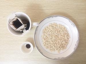 微波炉食谱 大人の味早餐 【咸咖啡香蕉麦片】的做法 步骤1
