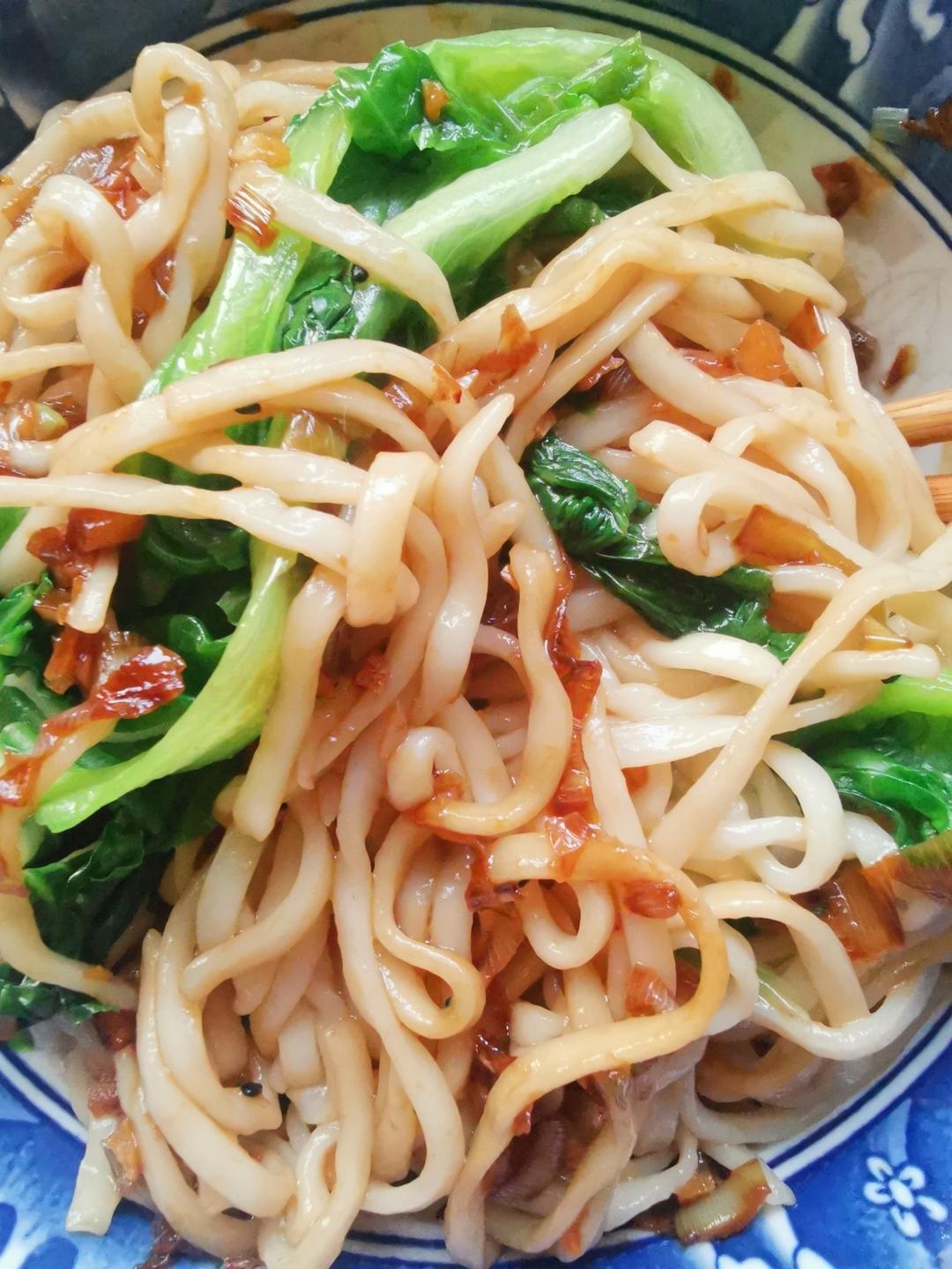 10分钟搞定的一碗葱油拌面