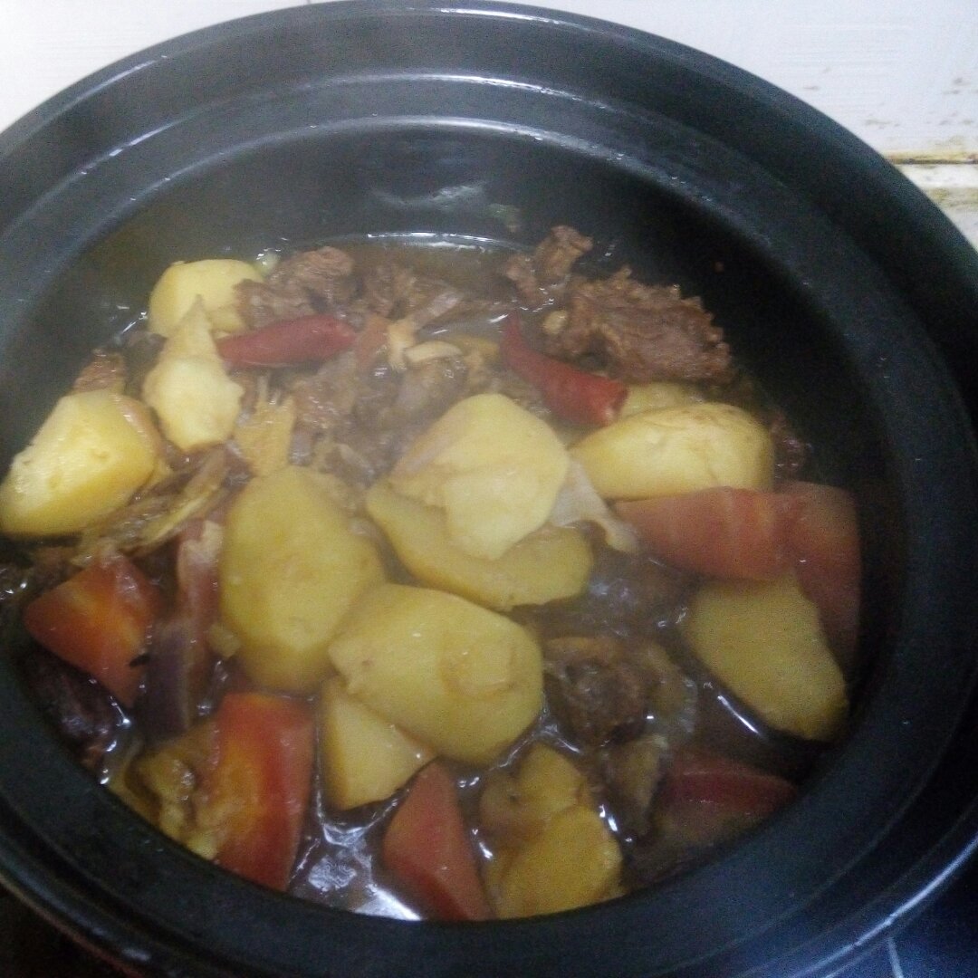胡萝卜土豆烧牛腩