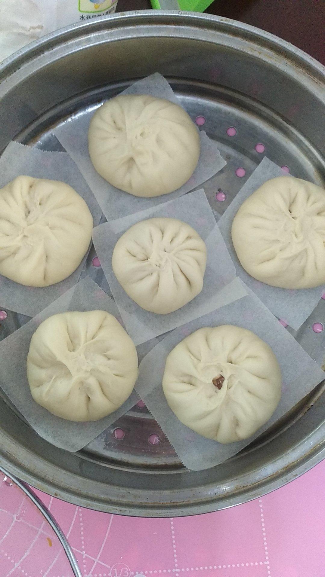 松软多汁的肉包子