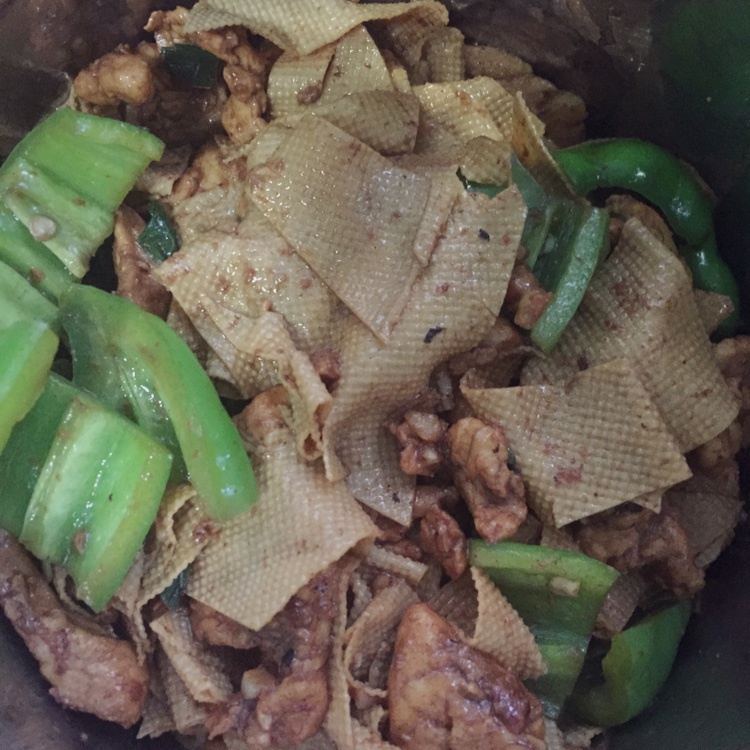 青椒豆腐皮炒肉丝