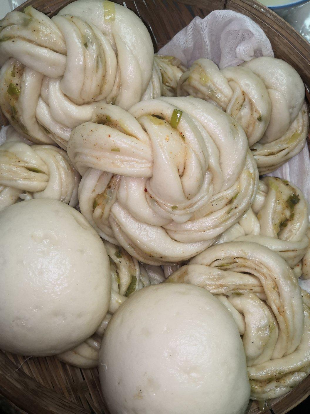 手把手教你蒸既简单又好看又好吃的花花朵🌺花卷（动图图解，一次发酵）