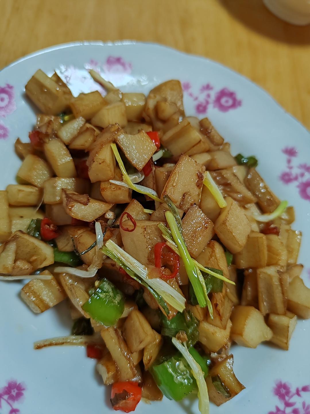 家常快手菜小炒藕丁真香