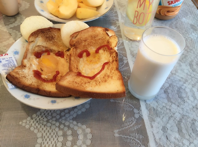 心形煎蛋吐司