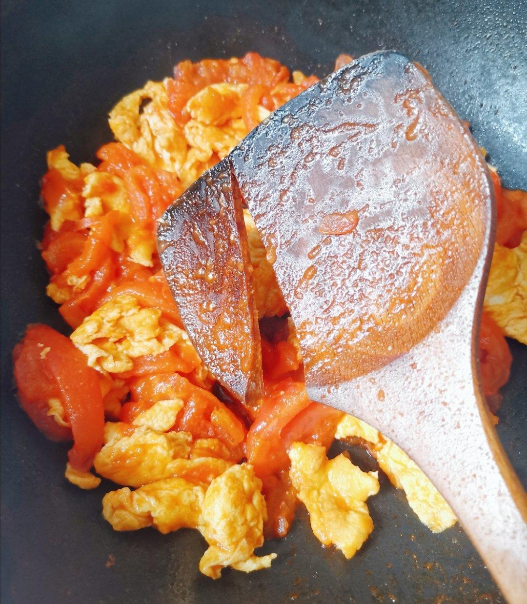 西红柿炒鸡蛋时，多加这一步，鸡蛋香嫩又入味