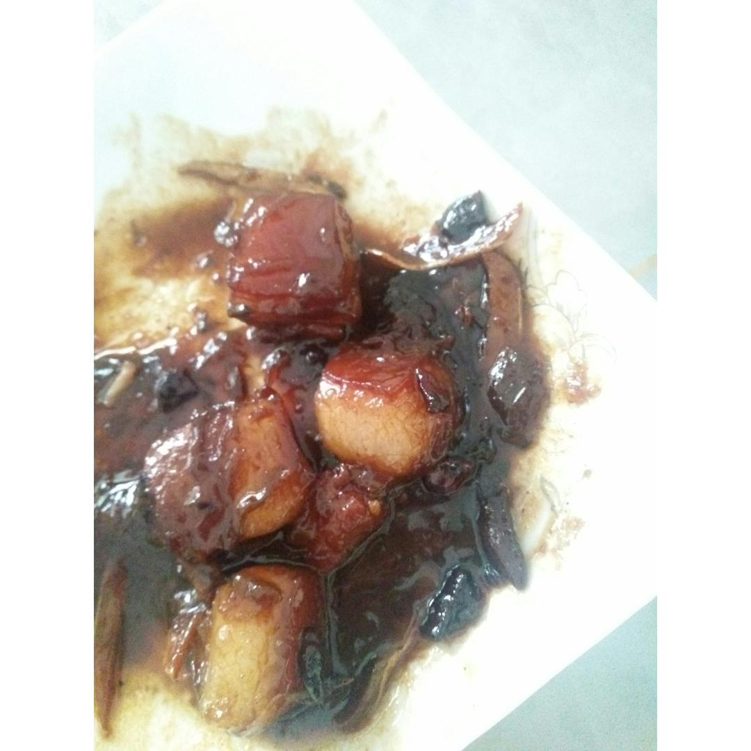 吃着碗里望着锅里的红烧肉