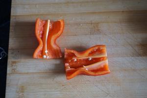 清蒸鲫鱼灌肉-附切红椒丝步骤的做法 步骤3