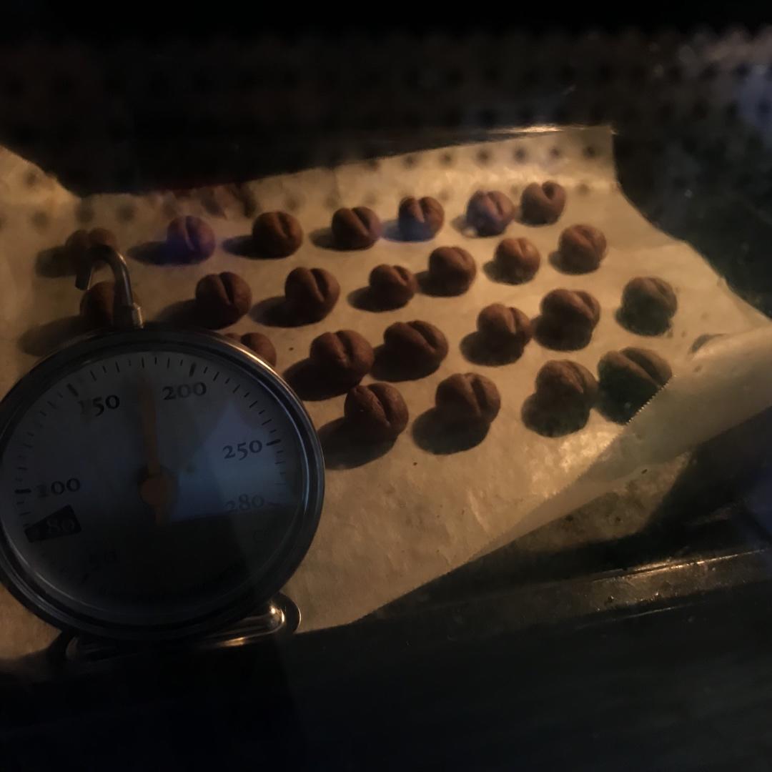以假乱真的咖啡豆小饼干