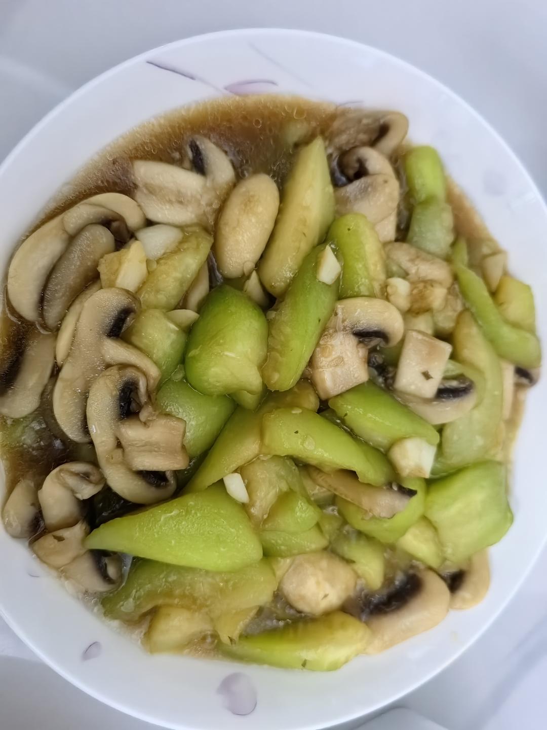 口蘑炒丝瓜